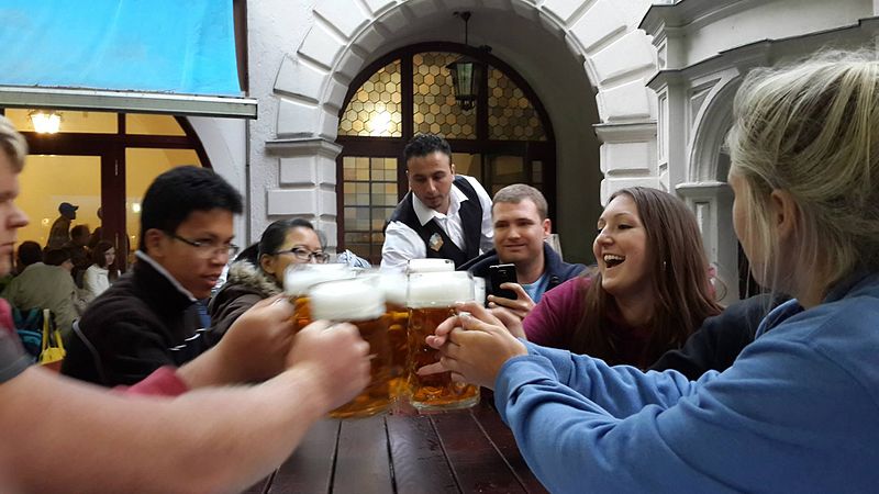 Bebiendo cerveza
