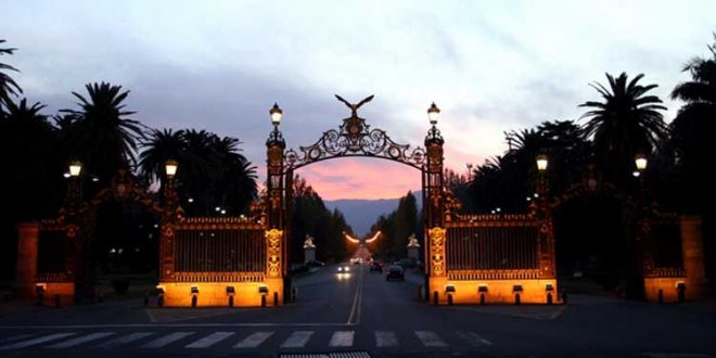 Entrada a la ciudad de Mendoza, Argentina