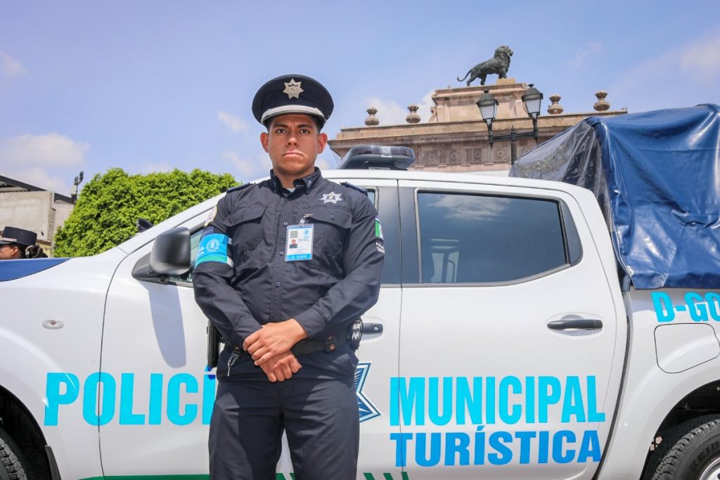 Elemento de la Policía Turística de León