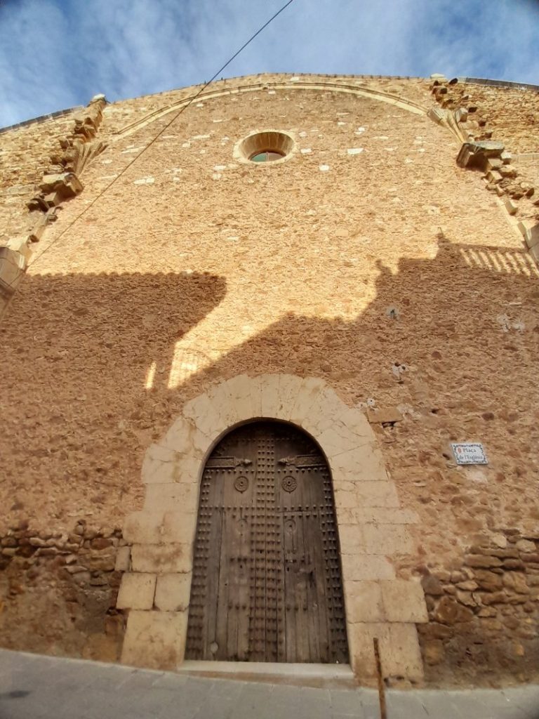 Puerta frontal del Real Santuario de la Virgen de la Salud