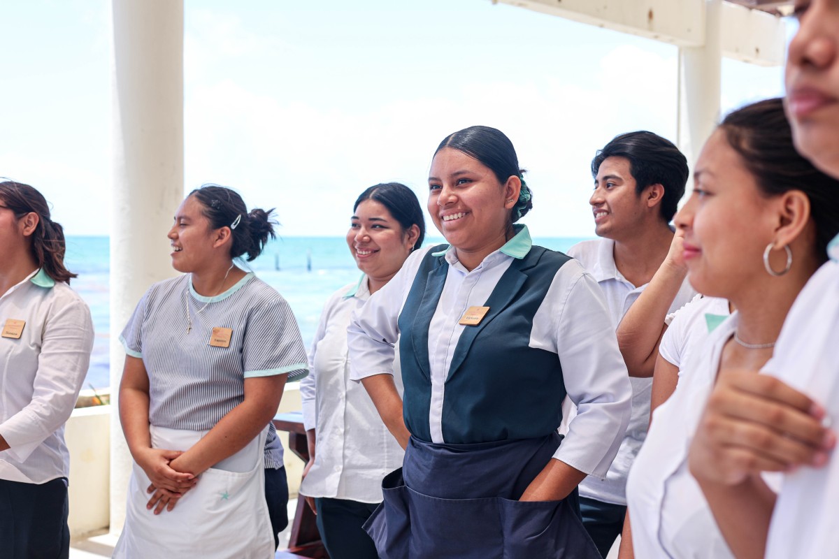 Estudiantes del CONALEP en el hotel Iberostar en Playa del Carmen