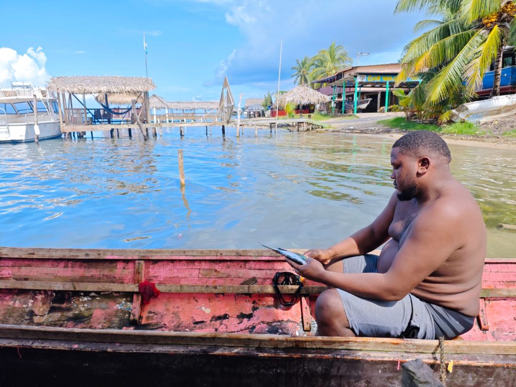 Pescador garífuna en Punta Gorda