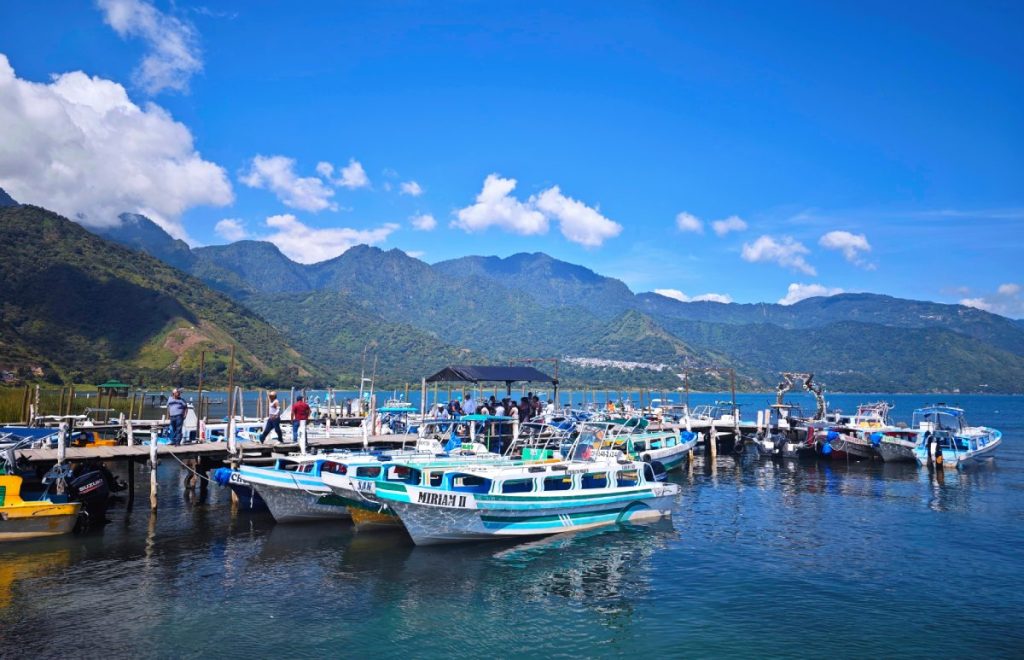 Embarcaciones en San Juan la Laguna
