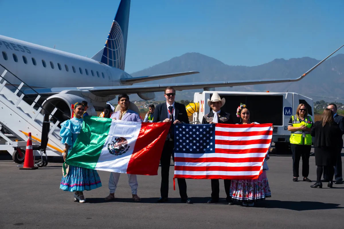 Llegada del vuelo de United Airlines proveniente de Houston a Riviera Nayarit
