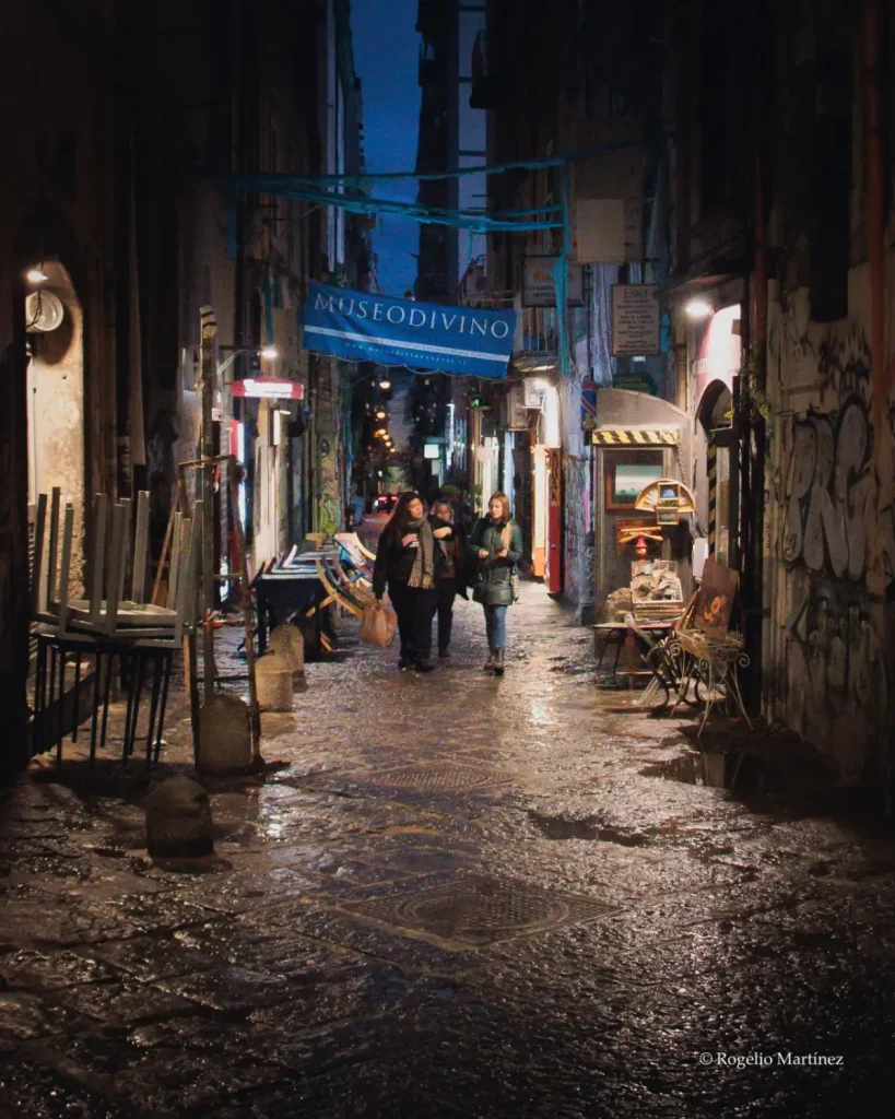 Mujeres en la Calle San Gregorio Armeno