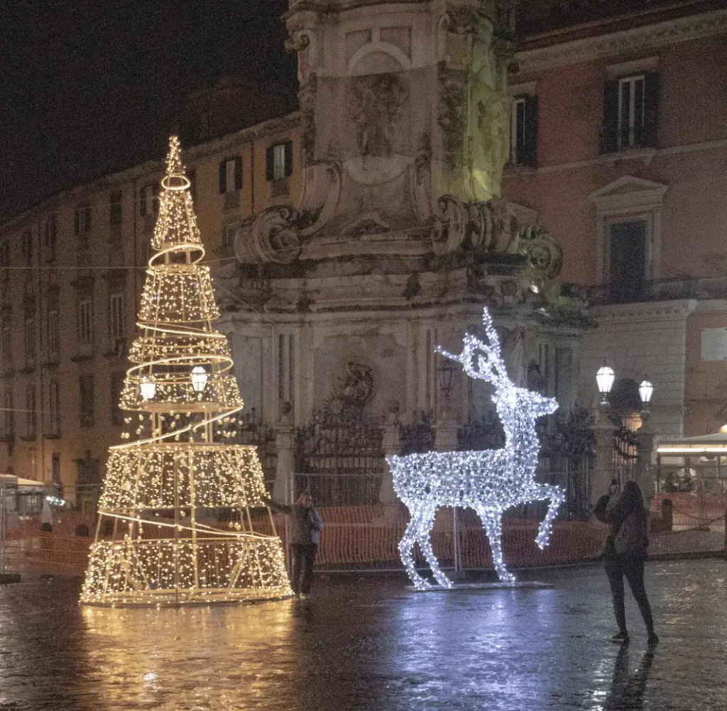 Naviedad en el centro histórico de Nápoles