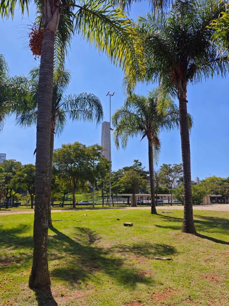 Obelisco en el Parque Ibirapuera