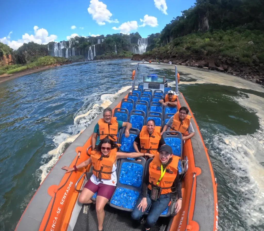 Lancha en las cataratas del Iguazú