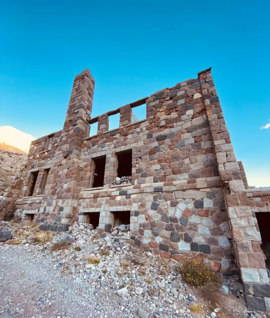 Ruinas del hotel El Sosneado