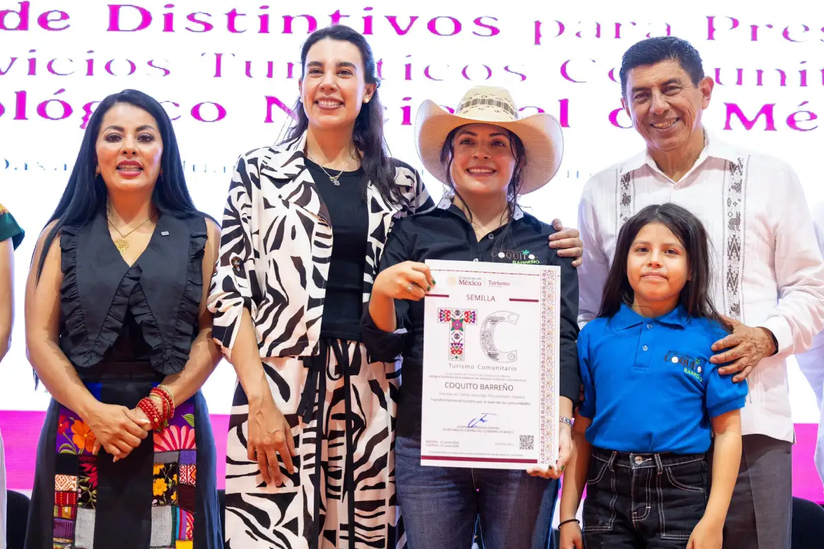 Entrega de distintivos de turismo comunitario en Oaxaca