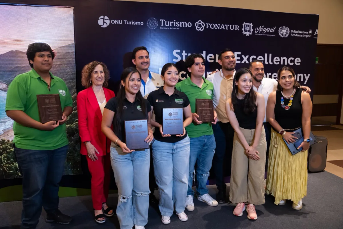 Jóvenes en el Future Leaders in Tourism Summit 2026