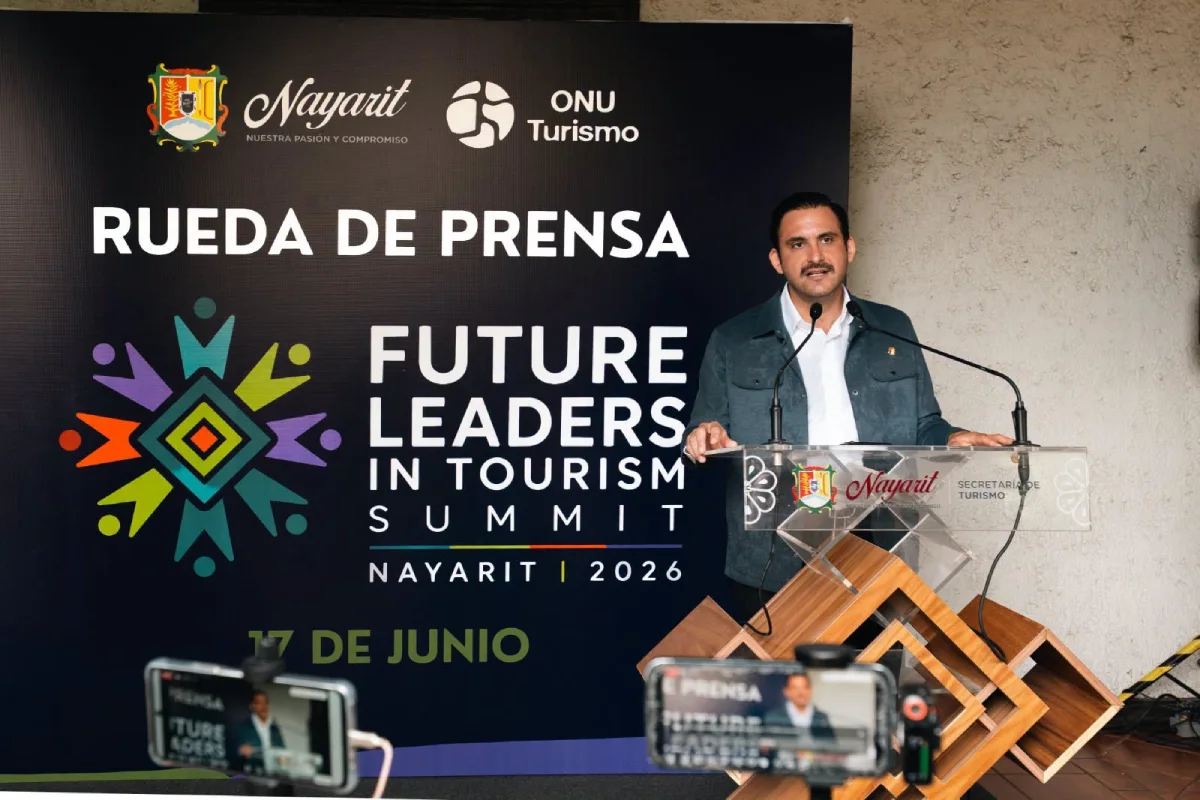 Juan Enrique Suárez presentando el Future Leaders in Tourism Summit Nayarit 2026