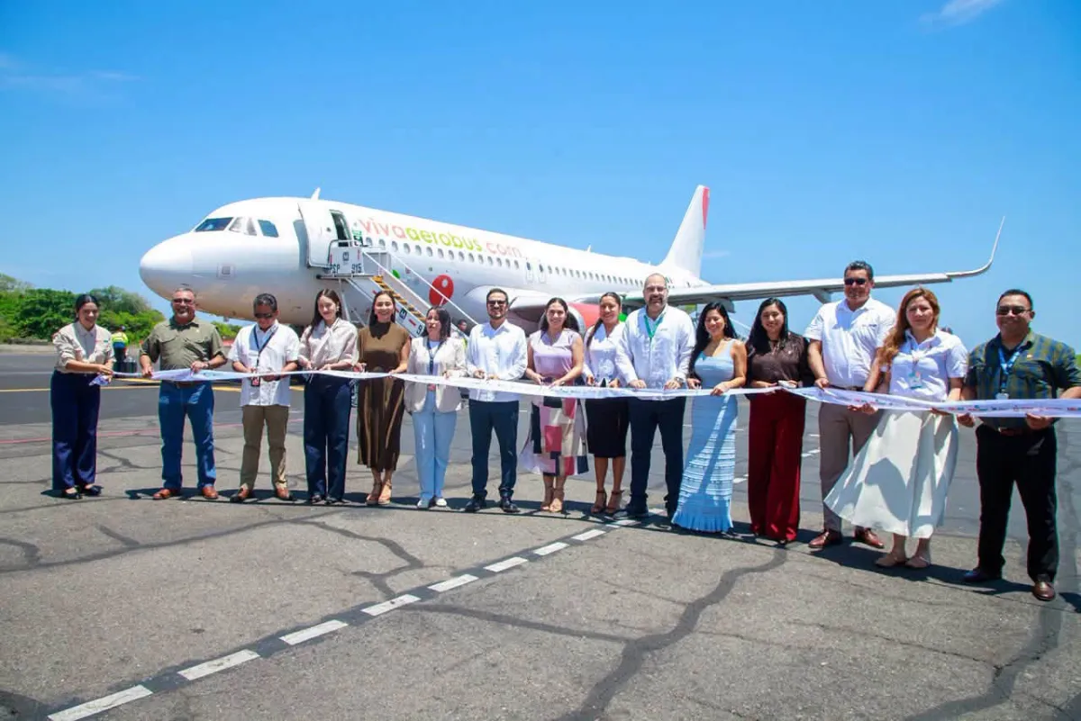 Inauguración vuelo Manzanillo - AIFA de Viva