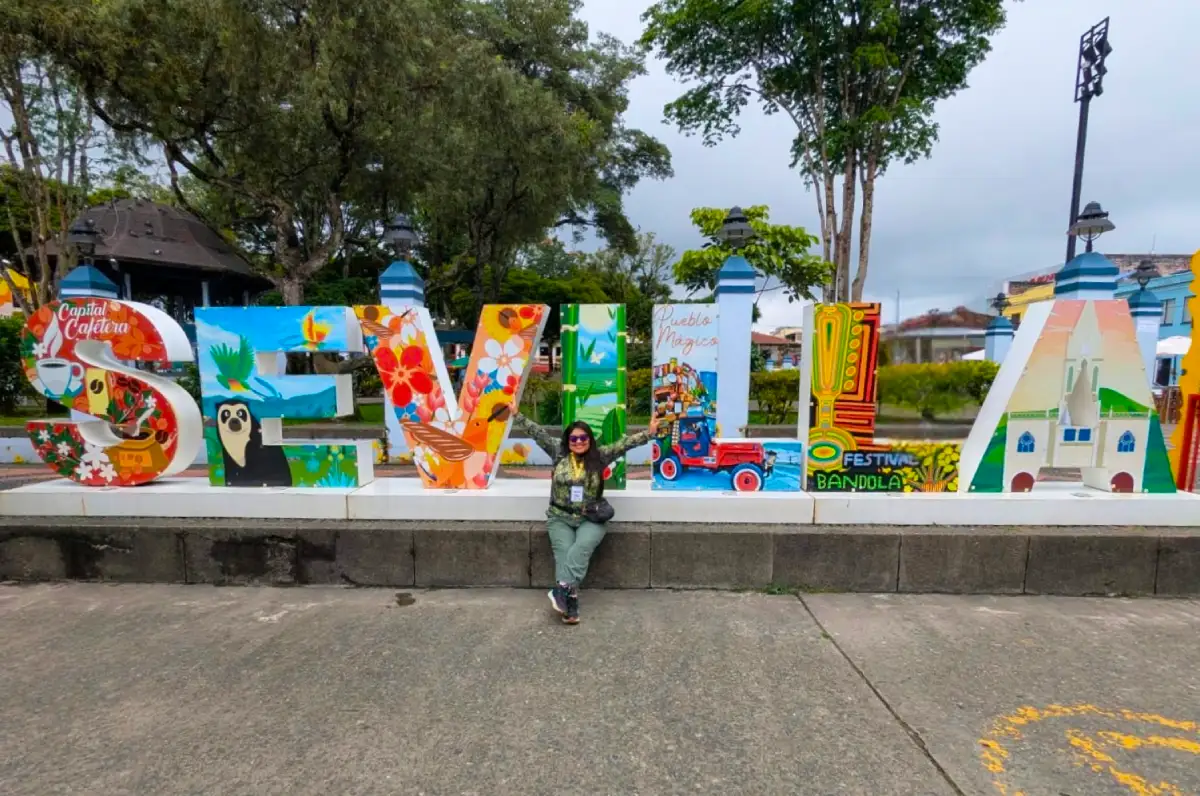 Letras monumentales de Sevilla en Colombia