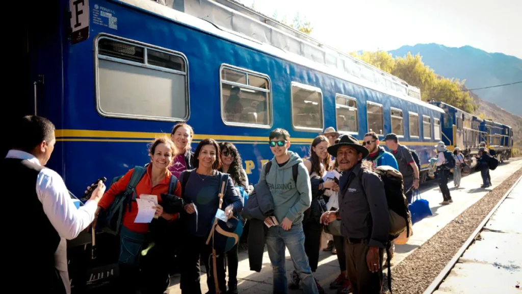Tren a Machu Picchu desde la estación de Ollantaytambo