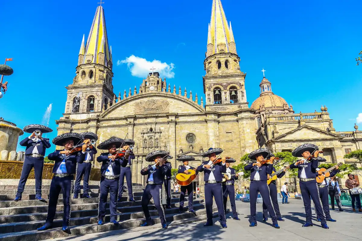 Marichis en la Catedral de Guadalajara