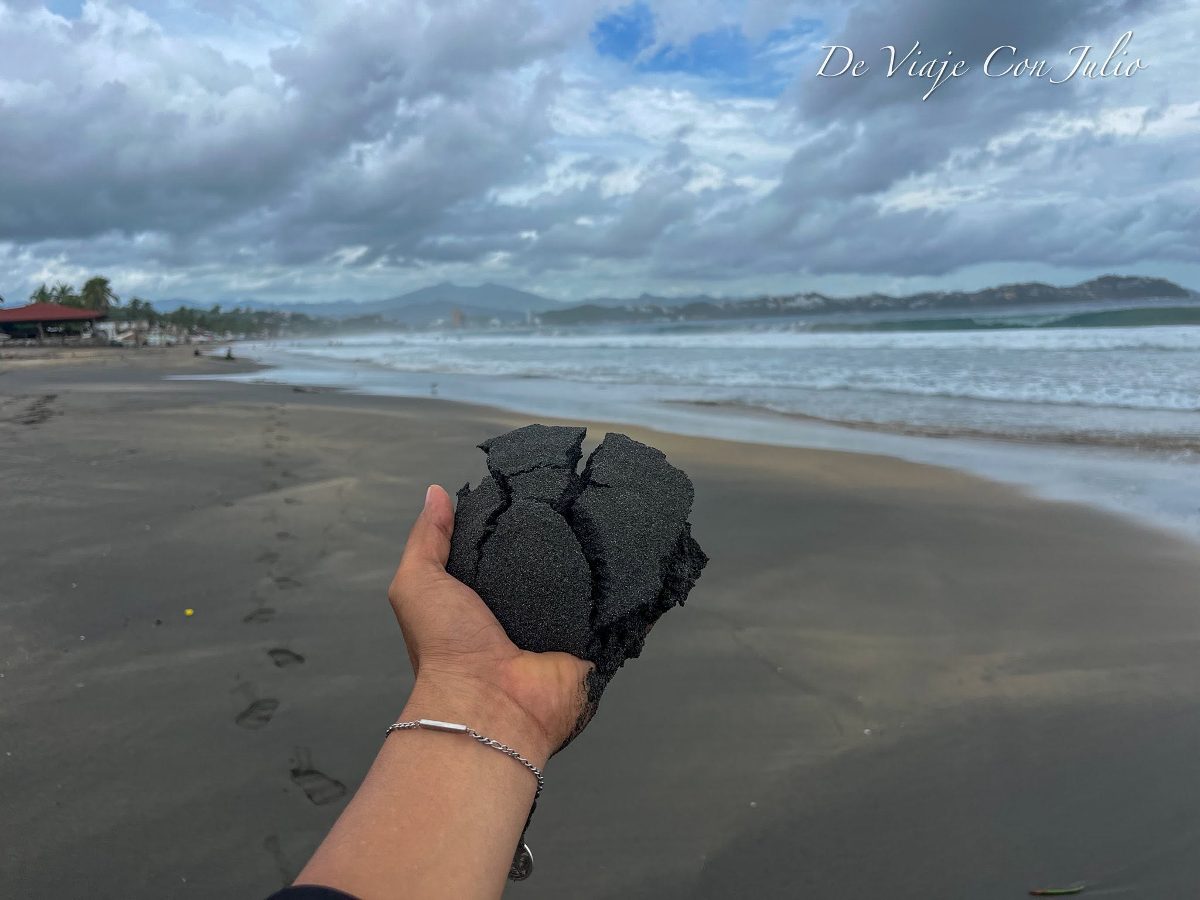 Playa Arena Negra en Cuyutlán