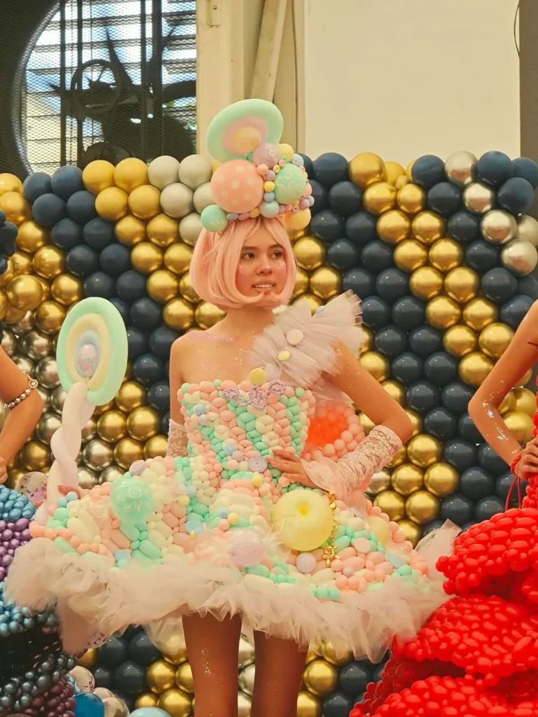 Vestido con globos Willy Balloons Experience