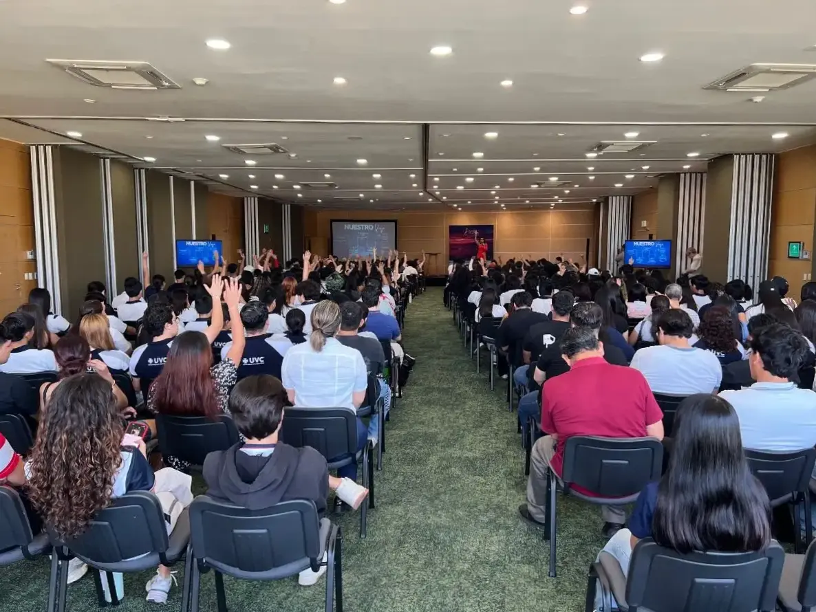 Encuentro Jóvenes y Profesionales del Turismo en Puerto Vallarata 2026